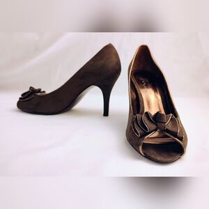 Brown Suede 3 inch High Heel 6 M Open Toe Bronze Foil Trim Knott Ruffled Bow 38